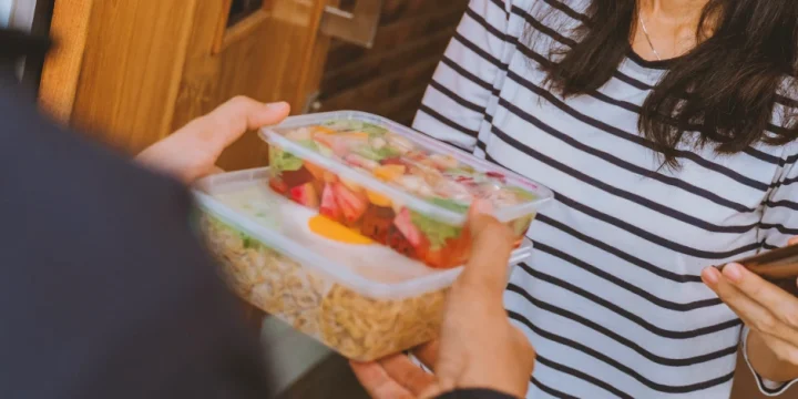 A diabetic woman receiving the best meal delivery service