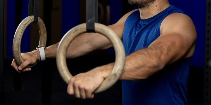 A man using the best gymnastic rings